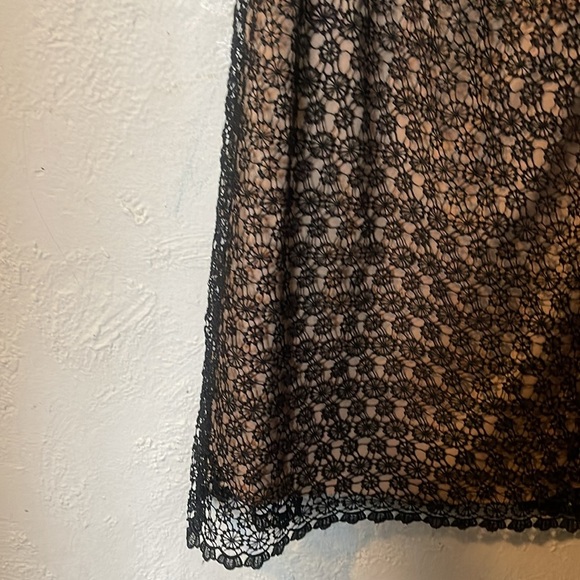 ADRIANNA PAPELL EMBROIDERED BLACK/TAN DRESS - Picture 2 of 8